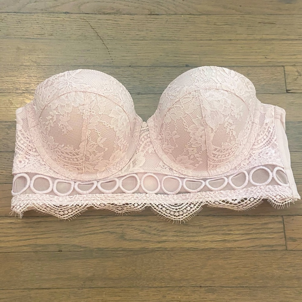 Victoria’s Secret strapless bra